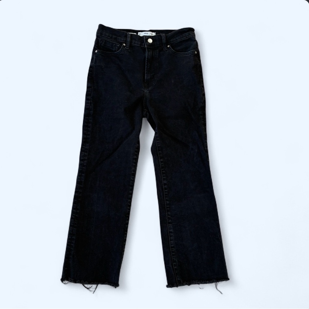 MNG ANTHROPOLOGIE black crop straight leg jeans 
Size 6 Raw hem EUC